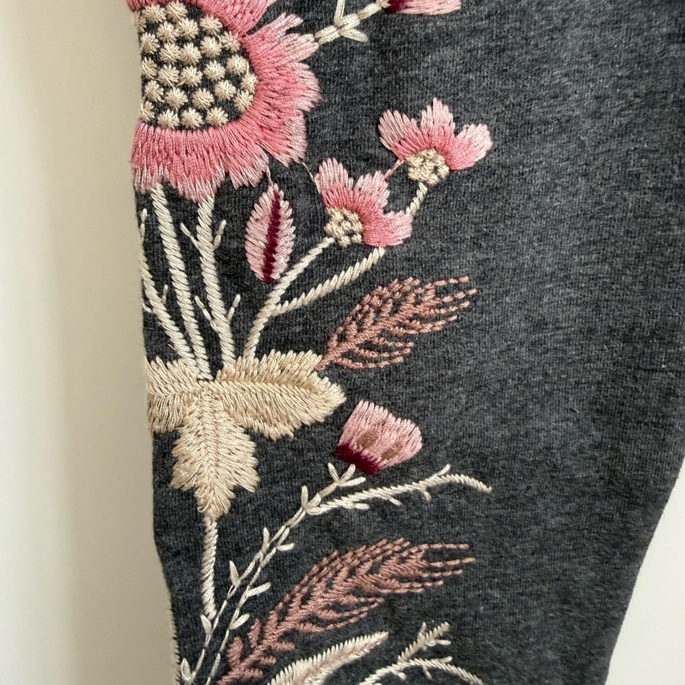 J W Los Angeles Floral Embroidered Knit Leggings Pants Gray Soft Comfy Boho Chic - Picture 3 of 10
